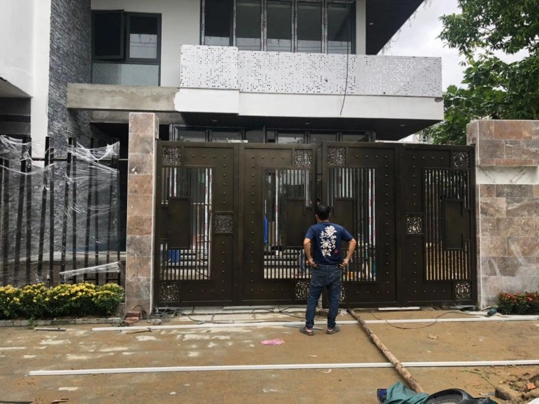 Diễn viên cảnh sát hình sự từng đi buôn lợn lái xe u55 xây được biệt thự mặt phố khang trang - 6