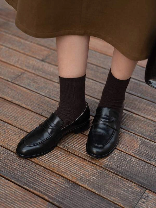Phụ nữ tuổi 40 chưa sở hữu 2 kiểu giày này thảo nào phong cách mãi không thăng hạng - 9