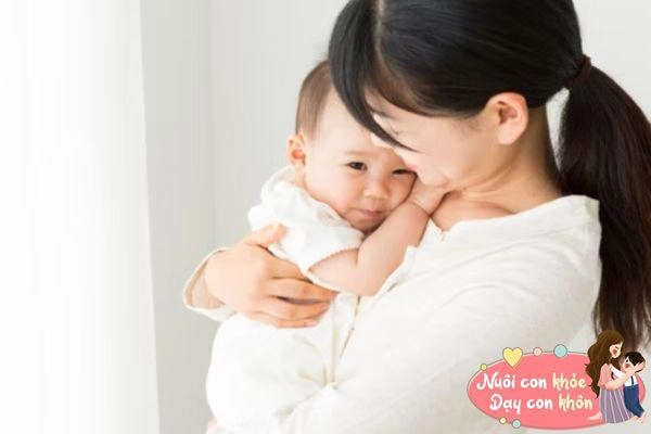 Về quê ăn tết em bé bỗng nhiên khóc lớn khi nhìn thấy bà ngoại lý do đằng sau khiến bố mẹ phải xấu hổ - 6