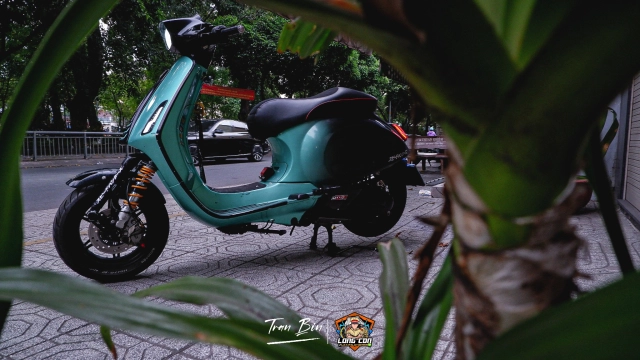 Vespa sprint và bản độ biến tấu toàn diện trên nền dàn áo kim loại - 20