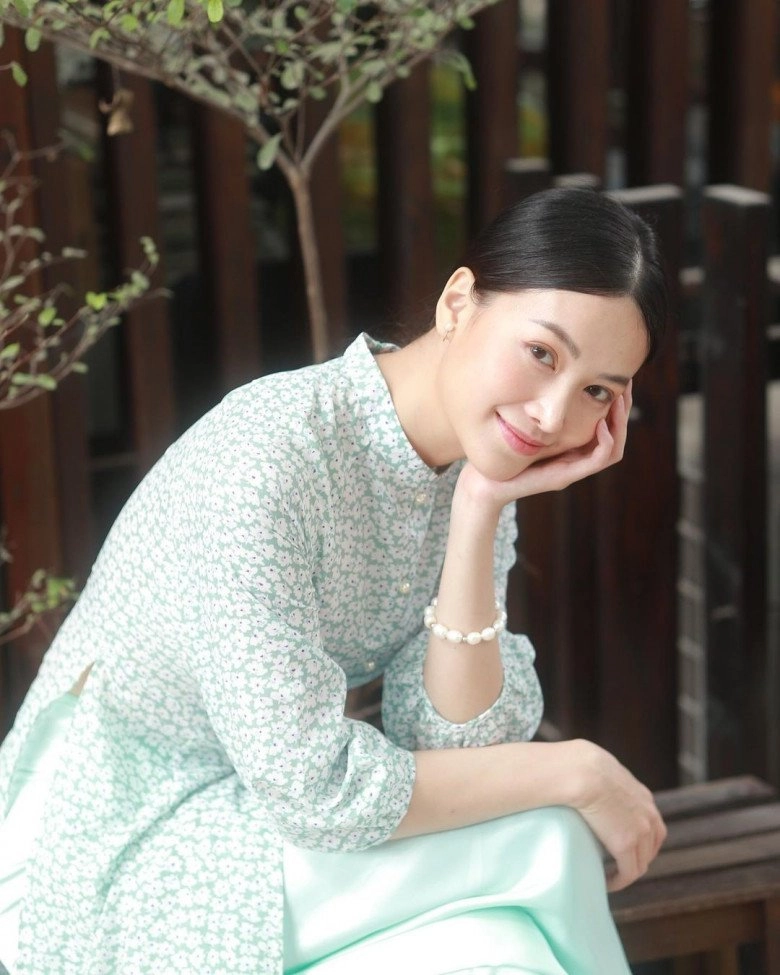 Việt nam hiếm hoi có hoa hậu ngại mặc hở diện áo dài cổ đẹp trong veo như nắng mùa xuân - 2