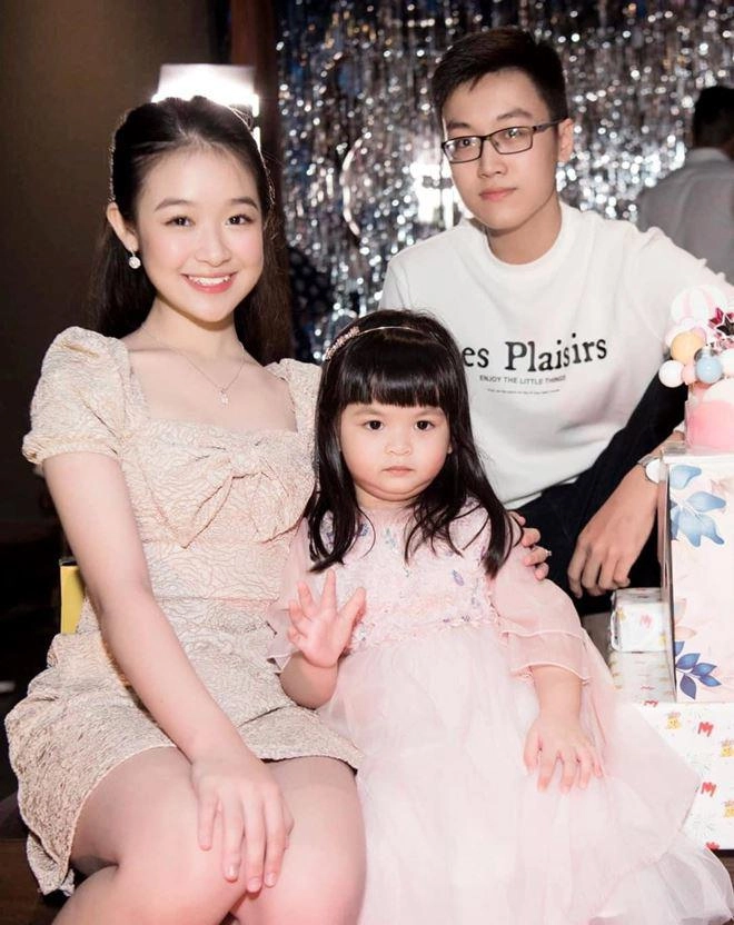 Bảo ngọc thân thiết với gia đình người đàn bà quyền lực vương miện hoa hậu nắm chắc trong tay - 5