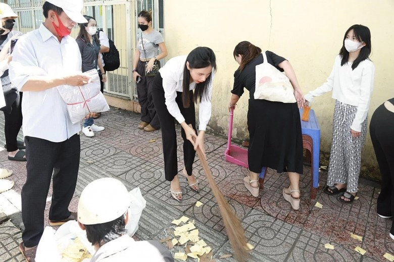 beck-vic việt nam đi tây tạng ngắm tuyết công vinh đeo đồng hồ tiền tỷ thủy tiên khư khư balo chống lũ - 12