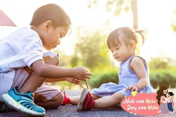 Hai anh em bị mẹ phạt đứng vào góc tường cuộc nói chuyện bí mật sau đó khiến mẹ chết lặng - 9