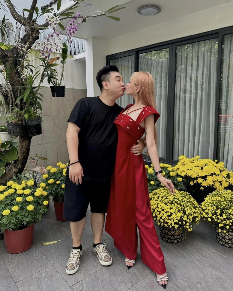Lấy ông chú giàu bậc nhất sài thành 10x làm dâu bao năm vẫn xinh đẹp công lớn nhờ trang điểm - 2