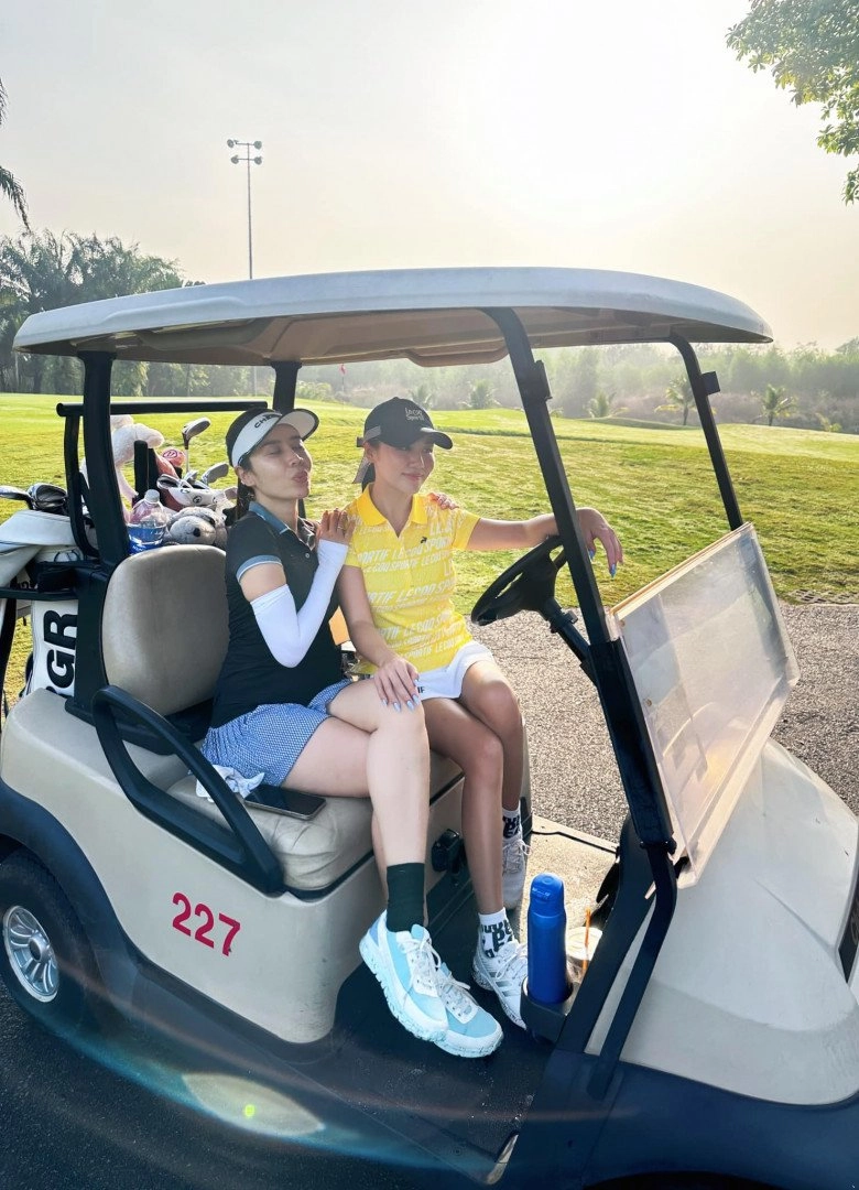 Lưu hương giang khoe ưu điểm mướt mát bao người mê trên sân golf lại bị hồ hoài anh nói cá mập - 1