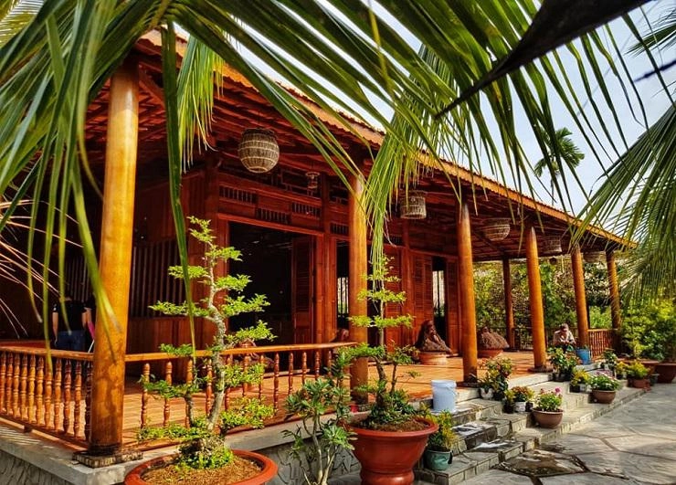 Mãn nhãn ngôi nhà độc nhất vô nhị miền tây được làm từ 4000 cây dừa lão - 1