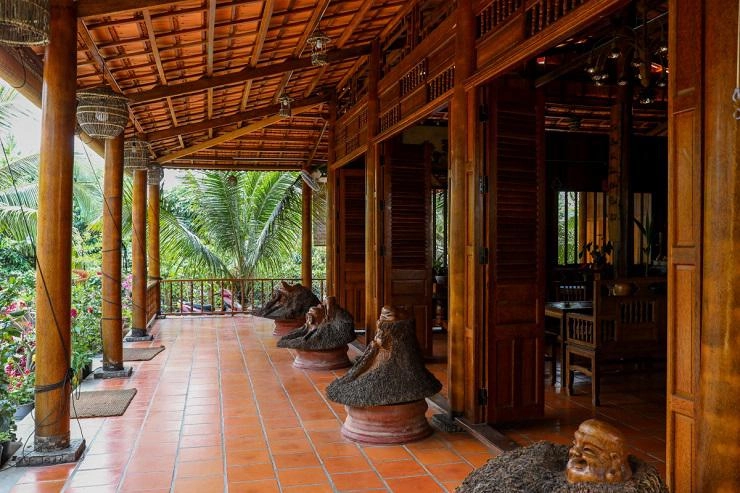Mãn nhãn ngôi nhà độc nhất vô nhị miền tây được làm từ 4000 cây dừa lão - 4