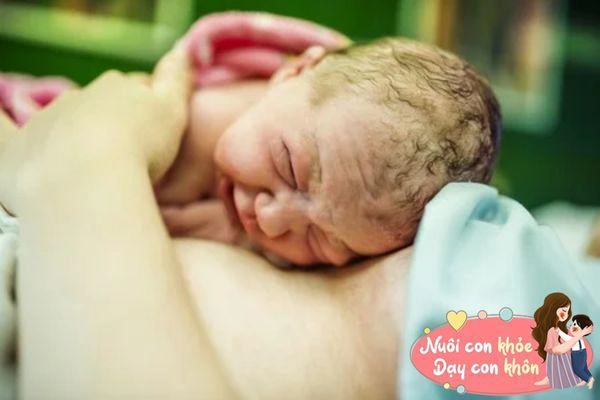 Mẹ buồn rầu khi con mới sinh quá xấu xí nhưng y tá lại nói sau 3 tháng bố mẹ sẽ ngạc nhiên vì vẻ xinh xắn này - 4