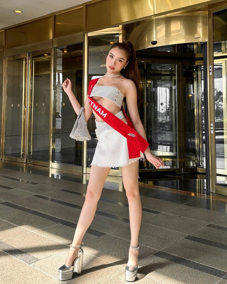 Thanh thanh huyền khoe đường cong uốn lượn chân dài 110cm tại bán kết miss charm 2023 - 12