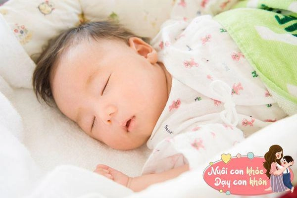 Trẻ có 4 cử động nhỏ tưởng chừng như rất đáng yêu nhưng dấu hiệu con đang ốm - 4