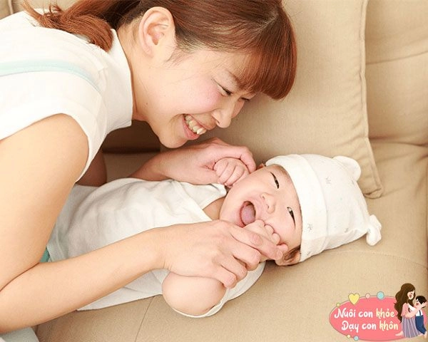 4 trò chơi vận động cho trẻ 2 tháng tuổi thúc đẩy con phát triển nhanh thông minh hơn - 3