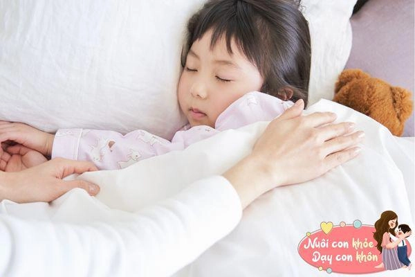 4 tuyệt chiêu hay giúp con xoa dịu nỗi sợ có một giấc ngủ yên lành - 6