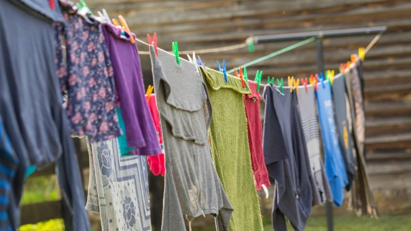 Giặt và phơi quần áo tưởng đơn giản rất nhiều người làm không đúng khiến quần áo lâu khô bốc mùi khó chịu - 8