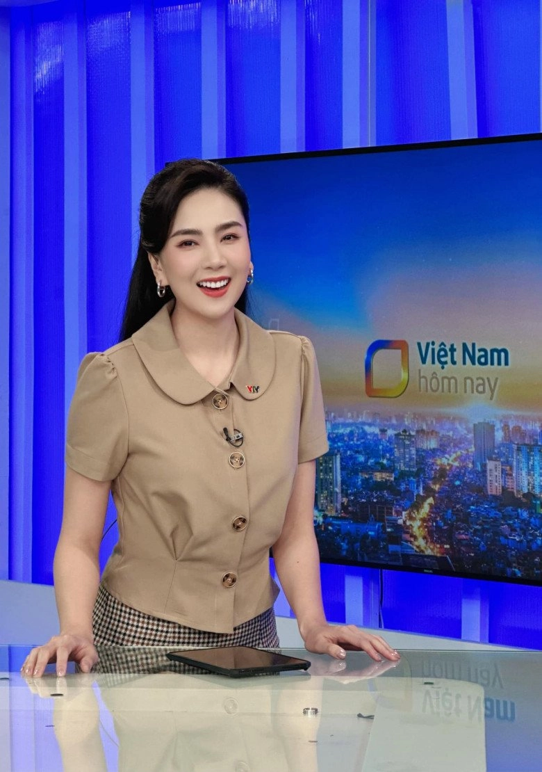 hoa khôi vtv có tỉ lệ cơ thể 8 đầu mách mẹo ăn uống sáng - tối đối lập hòng giữ vòng eo 57cm - 1