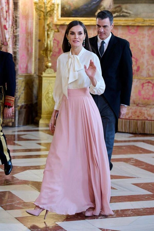Mê diện đồ màu hồng hoàng hậu mặc đẹp hơn kate middleton khẳng định đẳng cấp sang nhưng không sến - 2
