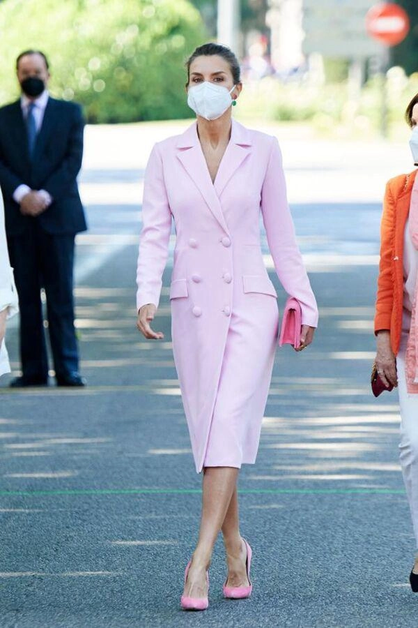Mê diện đồ màu hồng hoàng hậu mặc đẹp hơn kate middleton khẳng định đẳng cấp sang nhưng không sến - 3