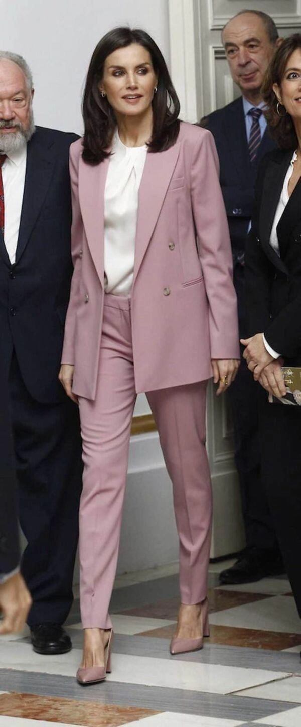 Mê diện đồ màu hồng hoàng hậu mặc đẹp hơn kate middleton khẳng định đẳng cấp sang nhưng không sến - 4
