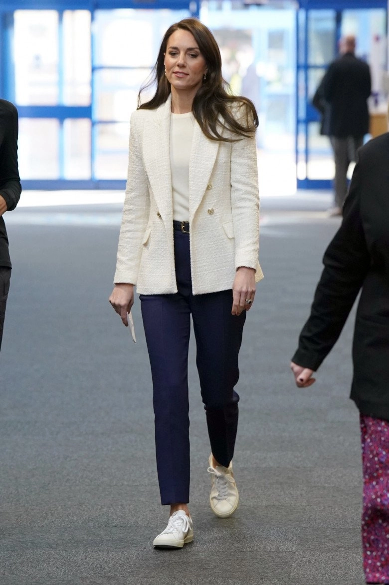 Meghan markle rời hoàng gia được tung hô icon phong cách nhưng khoản giày dép cần học kate middleton - 11