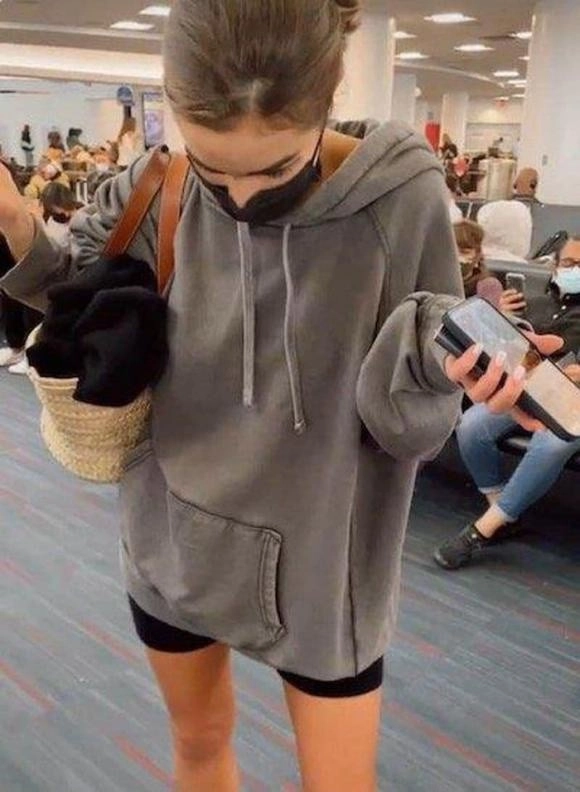 Nàng hậu chân dài 1m1 diện áo bra giữa sân bay đẹp duyên dáng không bị cấm xuất cảnh như nhiều chị em - 8