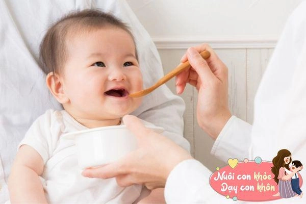 Những sai lầm chăm sóc trẻ sơ sinh nên tránh kẻo rước thêm bệnh cho con đáng sợ nhất là điều số 3 - 8