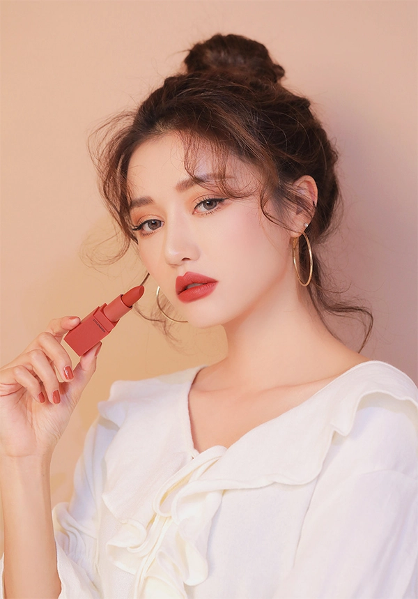 Top 3 thỏi son giúp chị em cân hết các bước makeup - 3