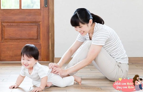 Trò chơi vận động cho trẻ sơ sinh 6 tháng tuổi ăn ngon ngủ tốt thông minh hơn - 10