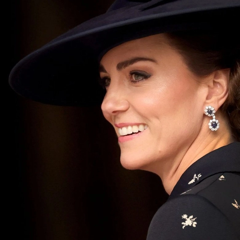 Từng sượng sùng bị tốc váy vì gió nay kate middleton chơi chiêu độc váy tốc mặt vẫn không cảm xúc - 4