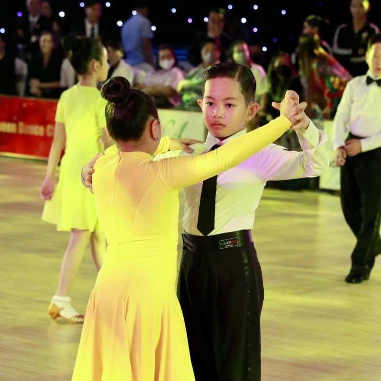 Con trai khánh thi - phan hiển làm nên lịch sử dancesport mang quốc ca phát vang trên đấu trường quốc tế - 8