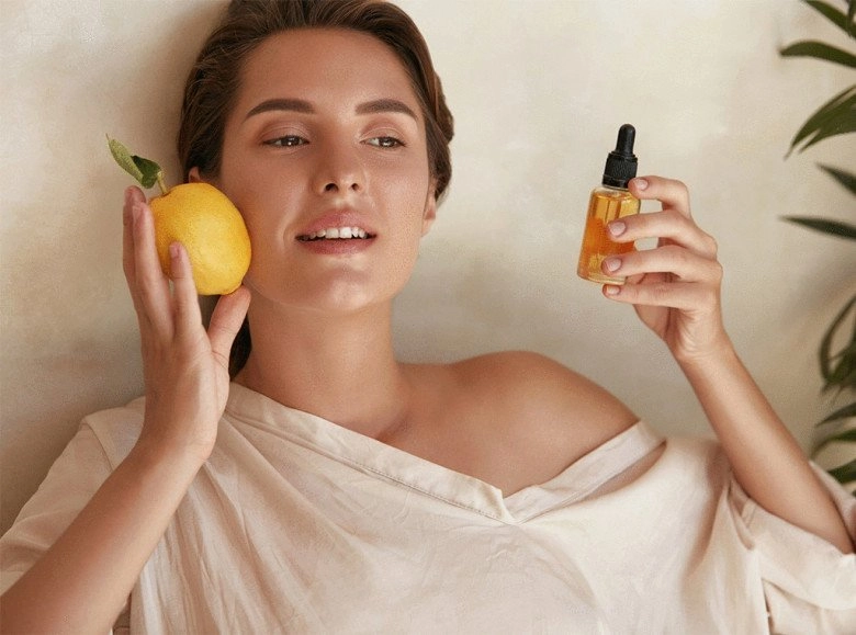 Cuộc đua chống già tuổi ngoài 30 phải có vitamin c và retinol chị em cứ theo công thức sáng c - tối a là chuẩn - 1