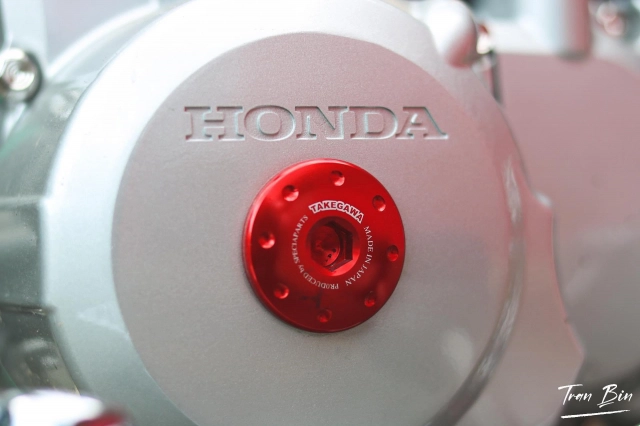 Honda dream độ tràn ngập những món đồ chơi trang trí sắc sảo - 12