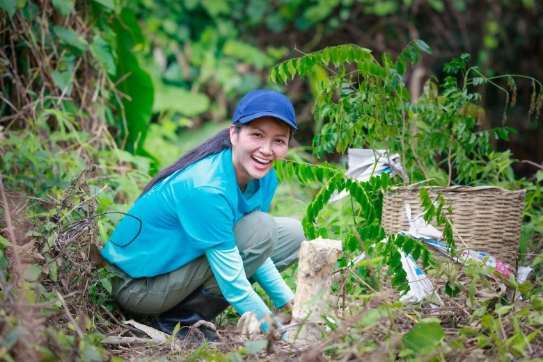 Không nhận ra hhen niê mặt hốc hác như tượng sáp may có làn da mộc láng mịn vớt vát - 8