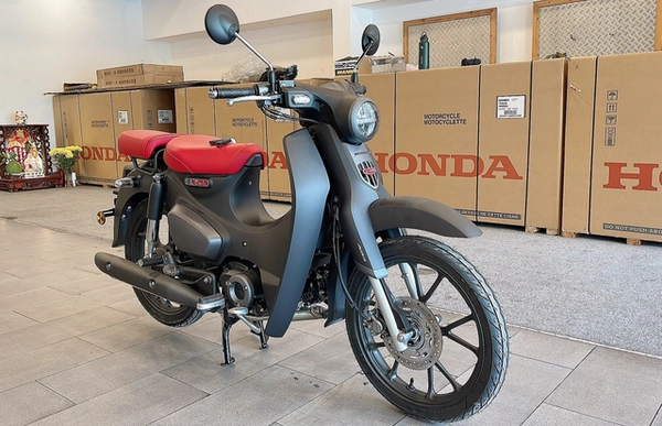 Mẫu xe máy honda super cub phiên bản châu âu cập bến việt nam nghe giá ngã ngửa - 1