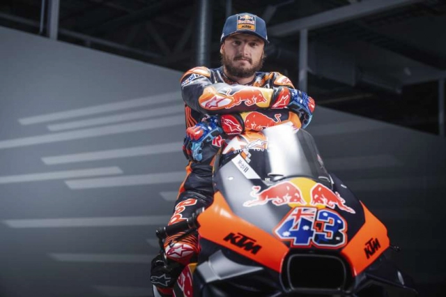 Red bull ktm factory racing ra mắt đội hình motogp trong năm 2023 - 3