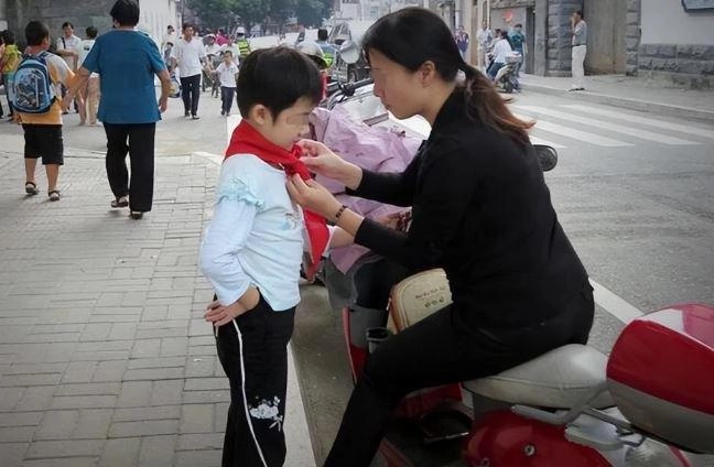 tại sao mẹ phải đi làm ai trả lời đi làm kiếm tiền nuôi con là hỏng bét khác nào nói trẻ là gánh nặng - 3