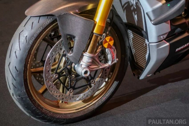 Bmw m1000r và ducati streetfighter v4 sp trên bàn cân thông số - 5