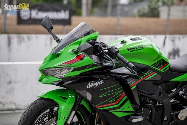 Đánh giá chi tiết kawasaki zx-4r se động cơ 4 xi-lanh hấp dẫn vừa trình làng - 3