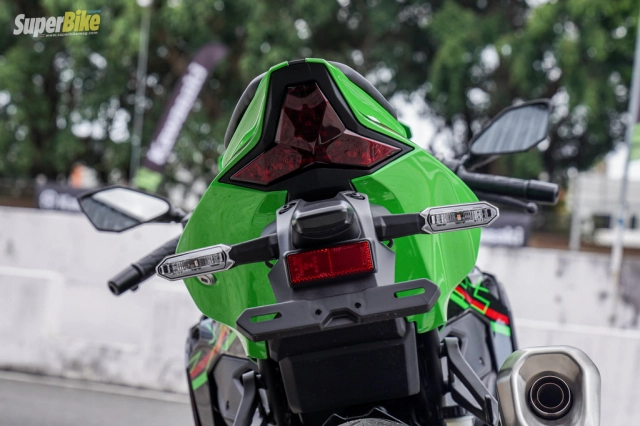 Đánh giá chi tiết kawasaki zx-4r se động cơ 4 xi-lanh hấp dẫn vừa trình làng - 9