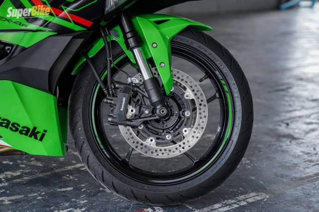 Đánh giá chi tiết kawasaki zx-4r se động cơ 4 xi-lanh hấp dẫn vừa trình làng - 12