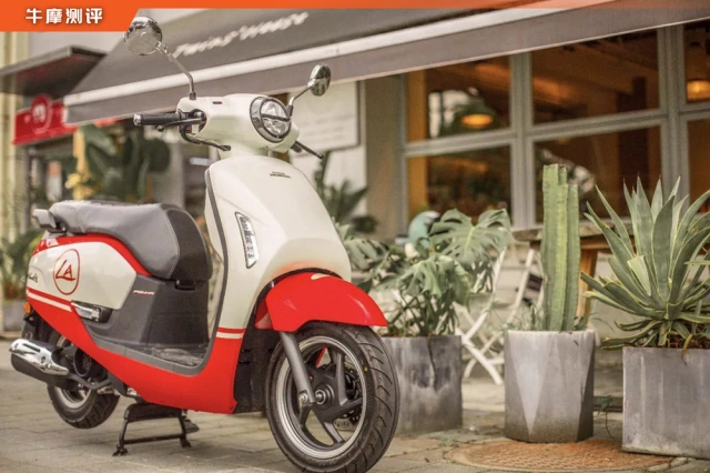 Honda giới thiệu mẫu xe tay ga vừa đẹp vừa sang đối thủ xứng tầm của vespa - 3