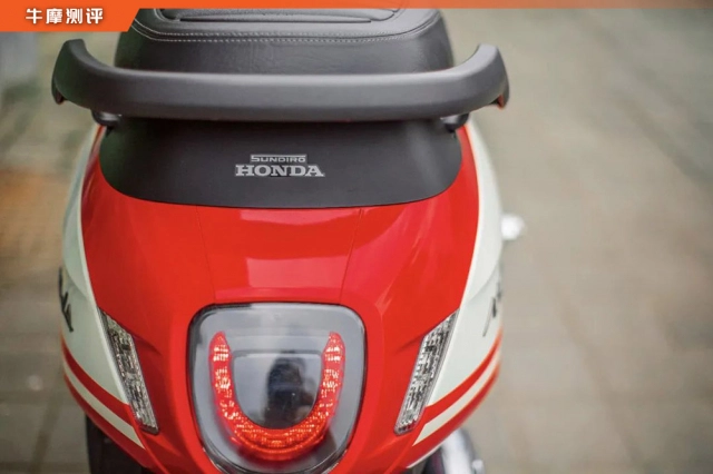 Honda giới thiệu mẫu xe tay ga vừa đẹp vừa sang đối thủ xứng tầm của vespa - 14