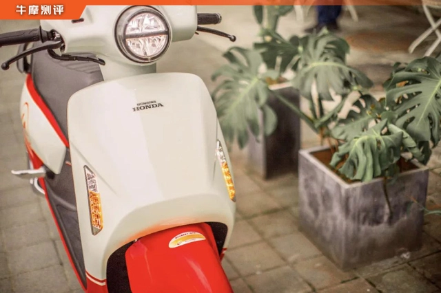 Honda giới thiệu mẫu xe tay ga vừa đẹp vừa sang đối thủ xứng tầm của vespa - 19