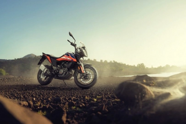 Ktm 390 adventure x 2023 ra mắt với các tùy chọn màu thân xe khác biệt - 1