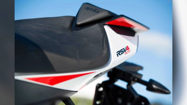 Phiên bản đặc biệt của aprilia rsv4 factory 2023 và tuono factory 2023 xuất hiện tại cota - 8