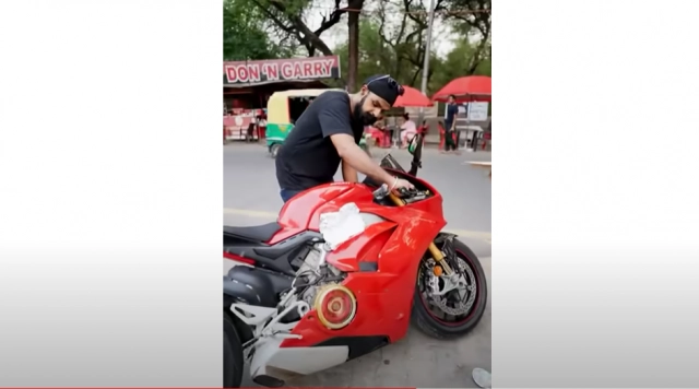 Tráng trứng ốp la trên ducati panigale v4 s mà chưa chắc ai cũng biết - 2