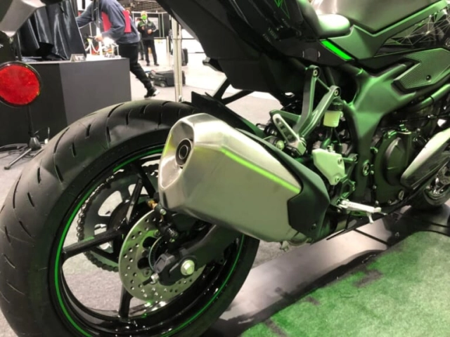 Trình làng ninja zx-25r se 2023 tại osaka motorcycle show 2023 với một số điều chỉnh - 4