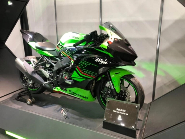 Trình làng ninja zx-25r se 2023 tại osaka motorcycle show 2023 với một số điều chỉnh - 6