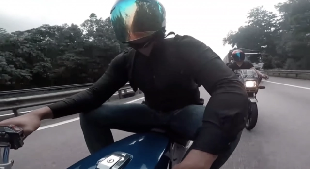 Truy tìm biker siêu nhân singapore thể hiện trên đường phố malaysia - 8