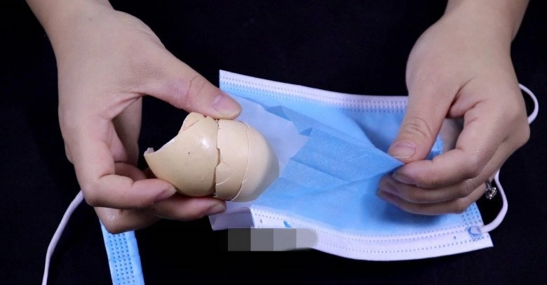 Cho vỏ trứng vào chảo rang nhiều vấn đề trong nhà được giải quyết vừa tiết kiệm lại dễ dùng - 4