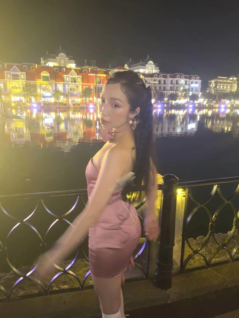 Con gái diva mỹ linh từng nổi loạn với mốt quần tụt giờ là mỹ nhân siêu 3 vòng trình đu cột lão làng - 5